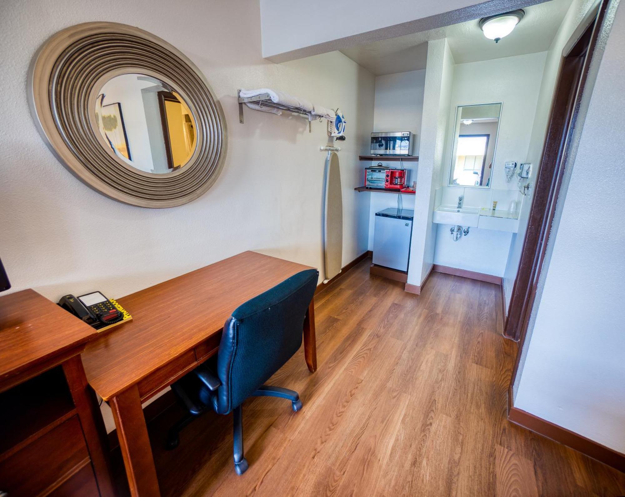 Budget Inn Даллес Экстерьер фото