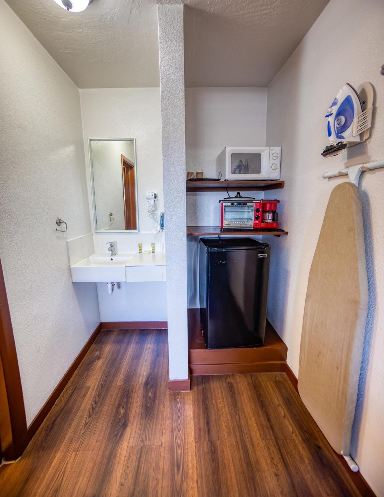Budget Inn Даллес Экстерьер фото